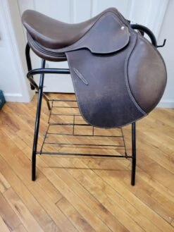 No Name Jumping Saddle 17"R -Equestrian Equipment Store 11805