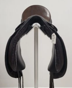 County Competitor 16.5" M -Equestrian Equipment Store 20230920 120746