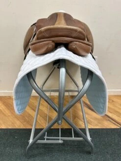 Crosby 16" R -Equestrian Equipment Store img 0149 1