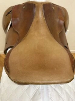 Crosby 16" R -Equestrian Equipment Store img 0150 1