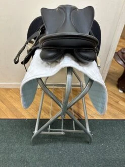 Wintec 500 17.5" MW -Equestrian Equipment Store img 0169 1