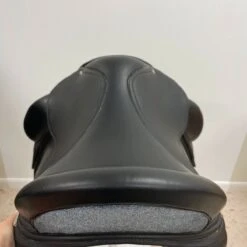 Schleese ProLight 18" XW -Equestrian Equipment Store img 0600