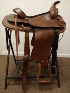 Simco Maple Leaf Roper 15" FQH -Equestrian Equipment Store img 20230524 134522