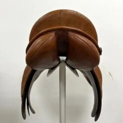 HDR 17" Medium -Equestrian Equipment Store img 3401