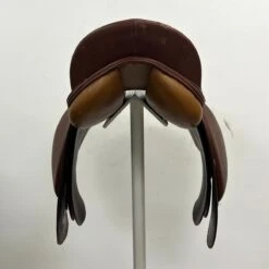 HDR Advantage 16.5" M -Equestrian Equipment Store img 3730