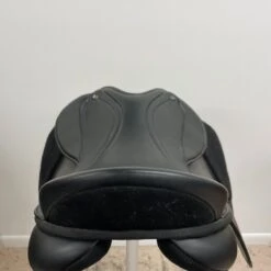 Kincade All Purpose 16.5" M -Equestrian Equipment Store img 9800 1