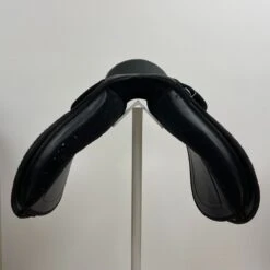 Kincade All Purpose 16.5" M -Equestrian Equipment Store img 9802 1