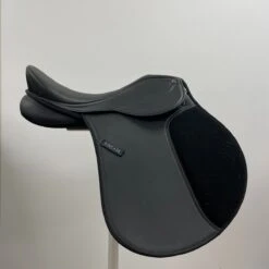 Kincade AP 16.5" M -Equestrian Equipment Store img 9812 1